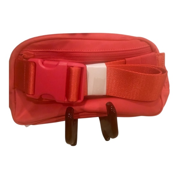NWT - Lululemon 1L belt bag - Lipgloss - Picture 3 of 12